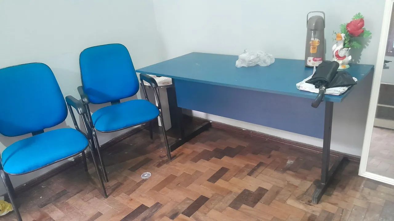 Mesa de escritório e 2 cadeiras 