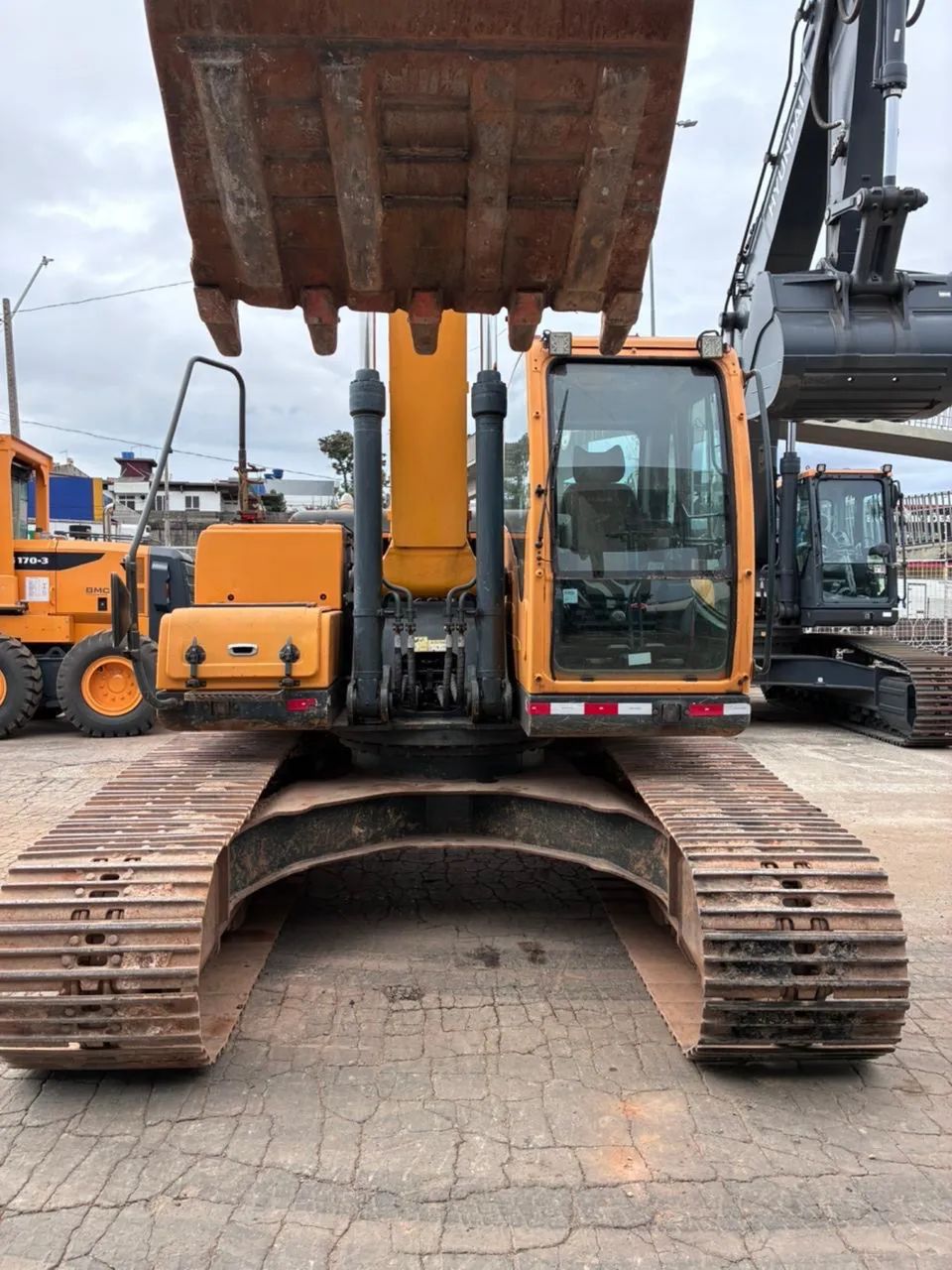 Escavadeira HYUNDAI R220LC-9 2018 8500h - Foto 3