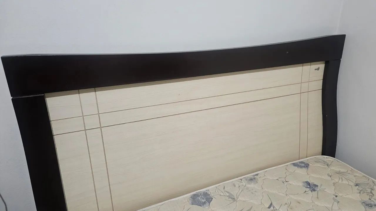 Cama de casal em madeira com colchão  - Foto 2