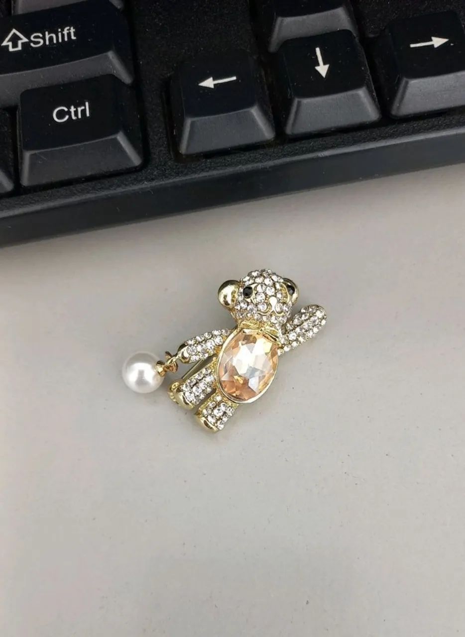 Broche Fofo de Urso Strass e Pingente de Pérola (novo) - Foto 4