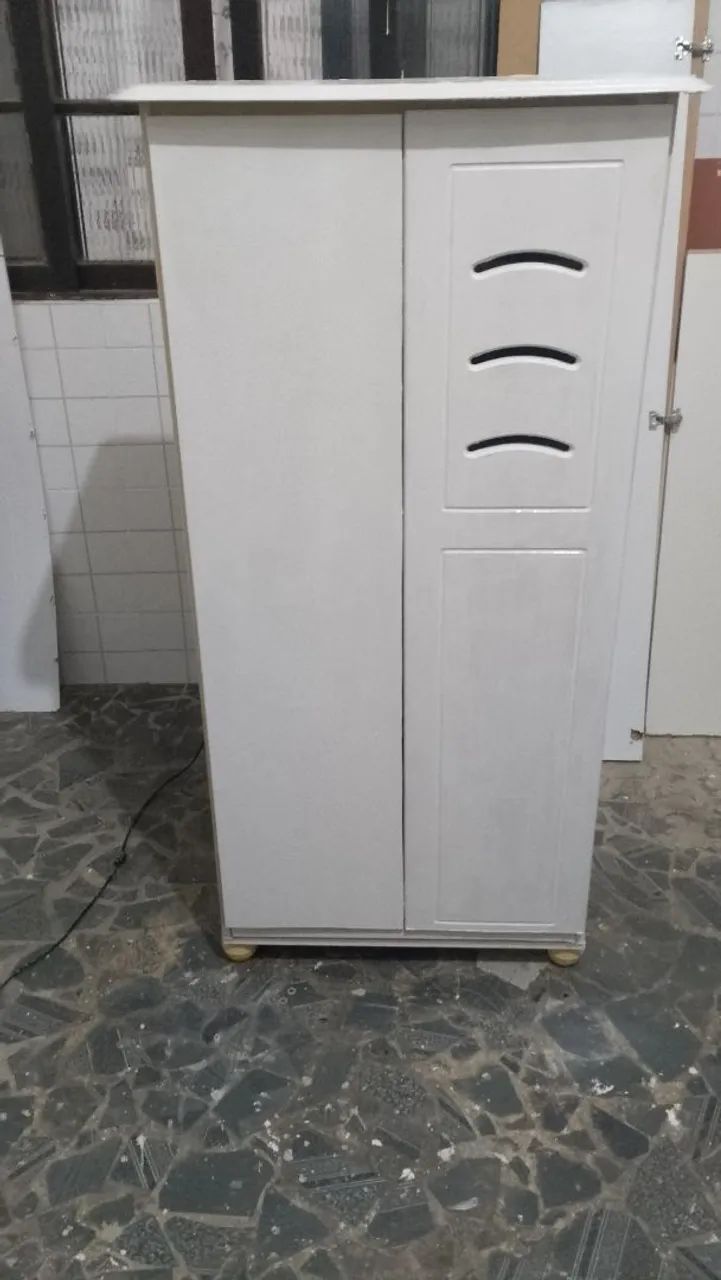 Guarda roupa de solteiro 