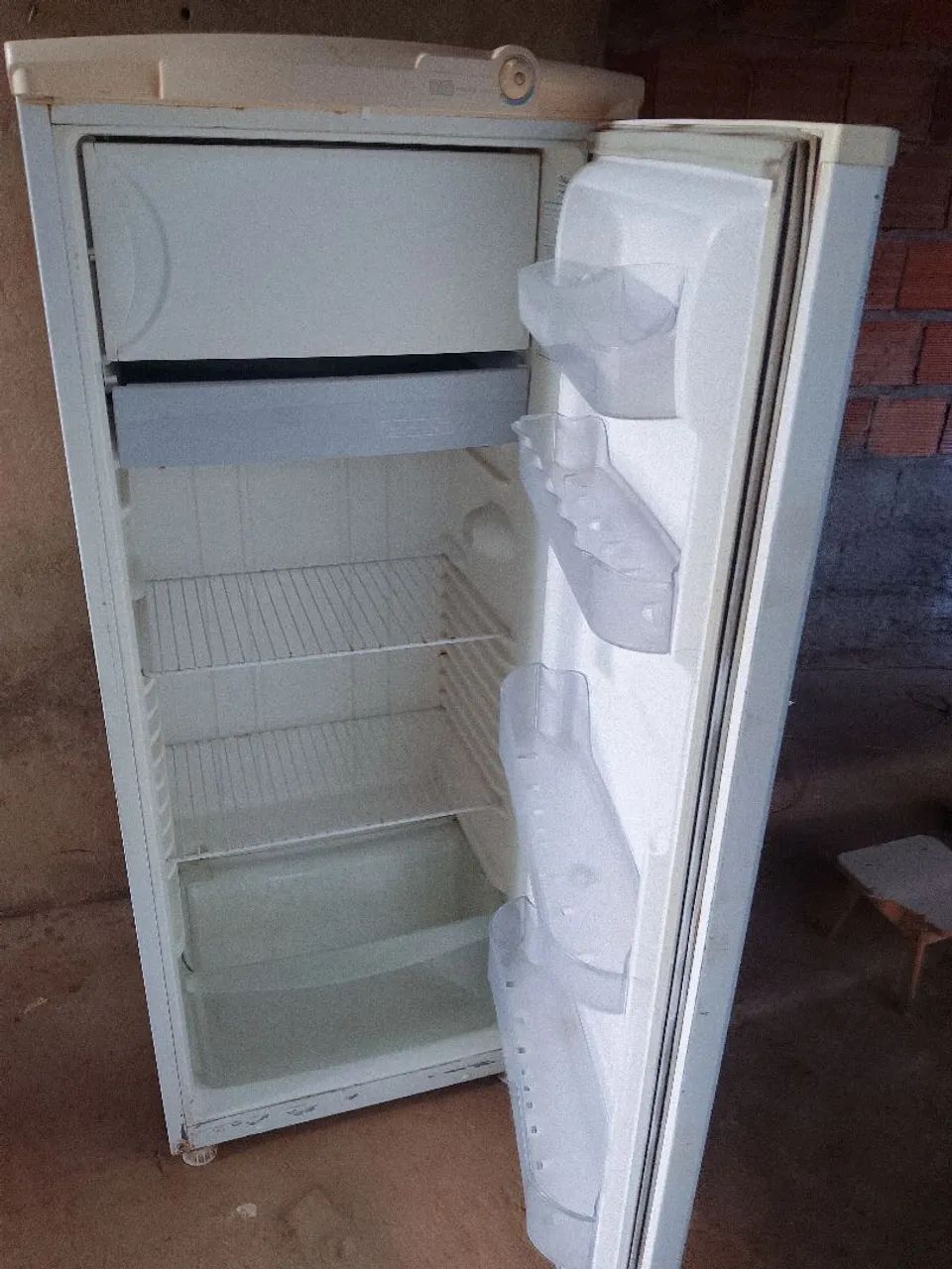 Vendo geladeira funcionando perfeitamente  - Foto 4
