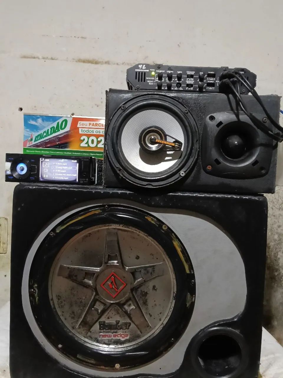 Caixa de som automotivo 1500