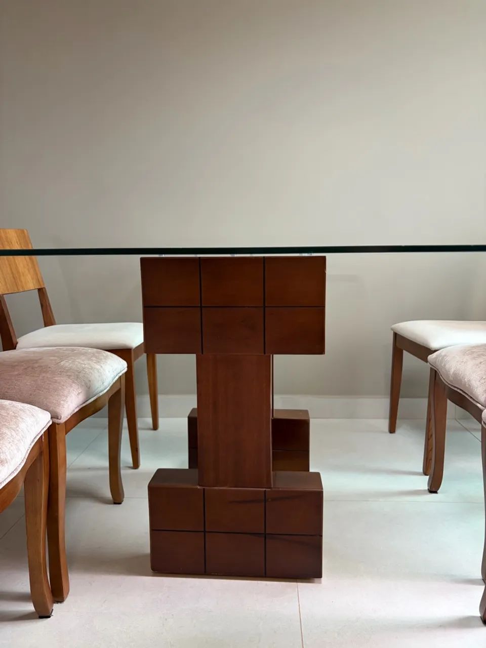 VENDE-SE MESA DE JANTAR RETANGULAR COM 6 CADEIRAS - Foto 4