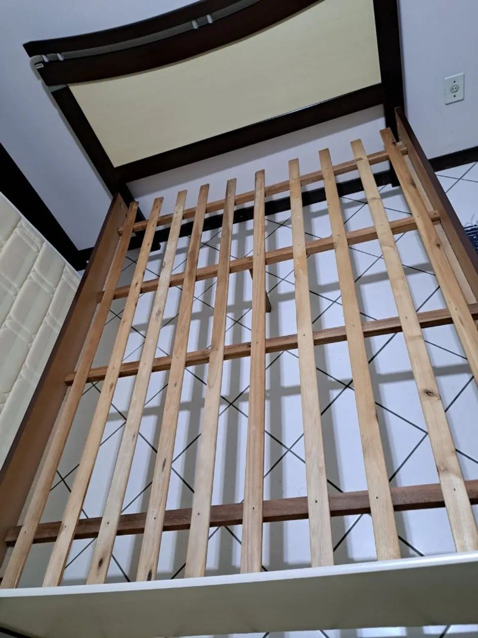 CAMA CASAL + COLCHÃO - EXCELENTE ESTADO - Foto 4