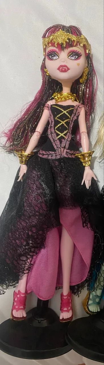 Boneca draculaura 13 desejos 