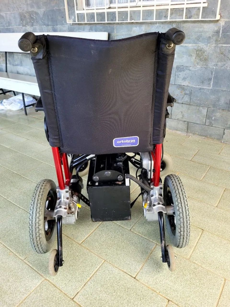 Vendo cadeira de rodas motorizada  - Foto 4
