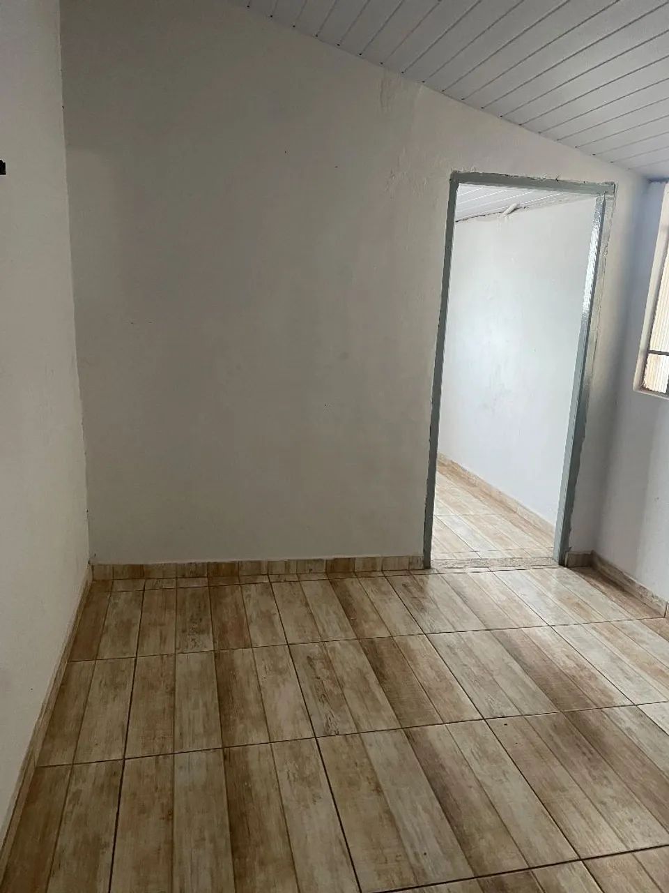 Alugo uma casa de colônia 