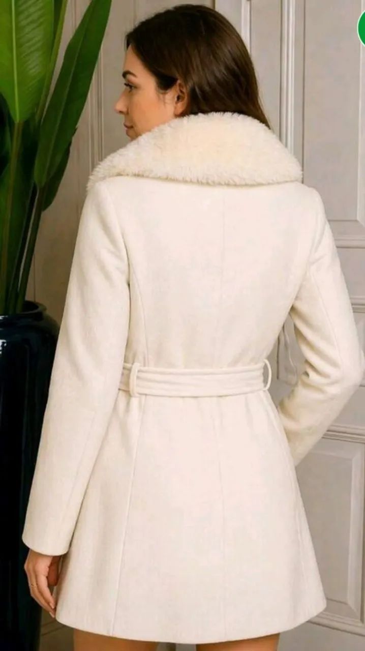 Casaco off white mulher elegante  - Foto 2