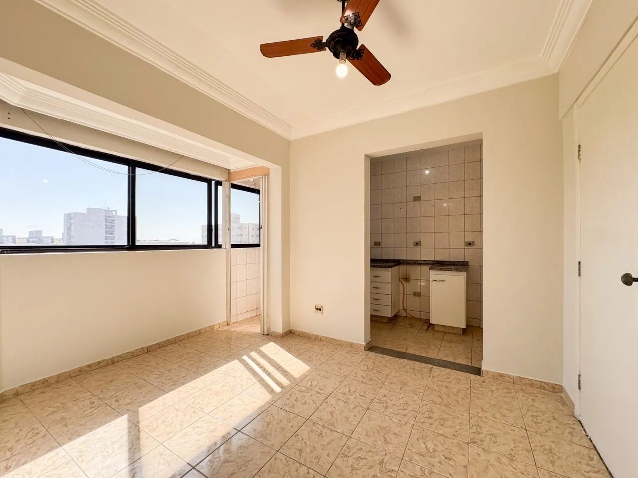 Apartamento para alugar no Edifício Silverstone, Centro de Londrina - Foto 3