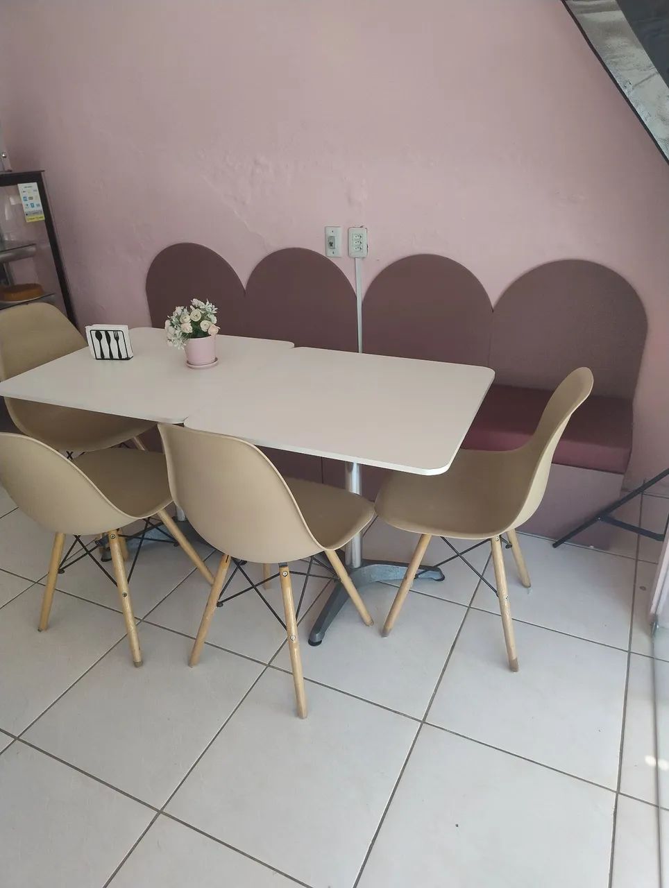 Sofá modulado para confeitaria 