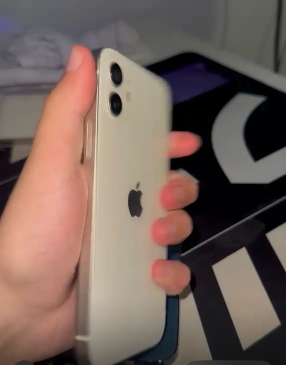Na compra de 1 IPhone 12 Pro leve 2 IPhones 12  - Foto 2