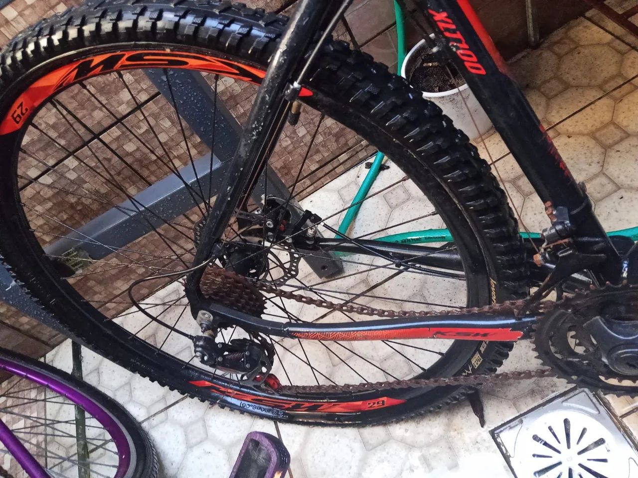 BICICLETA ARO 29 COM O CUBO DO PNEU DE TRÁS QUEBRADO - Foto 2