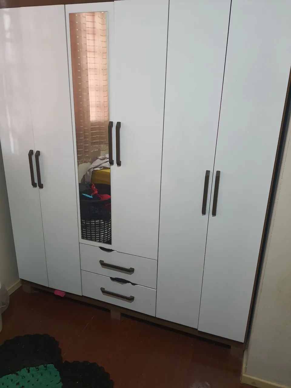 Quarda roupa semi novo