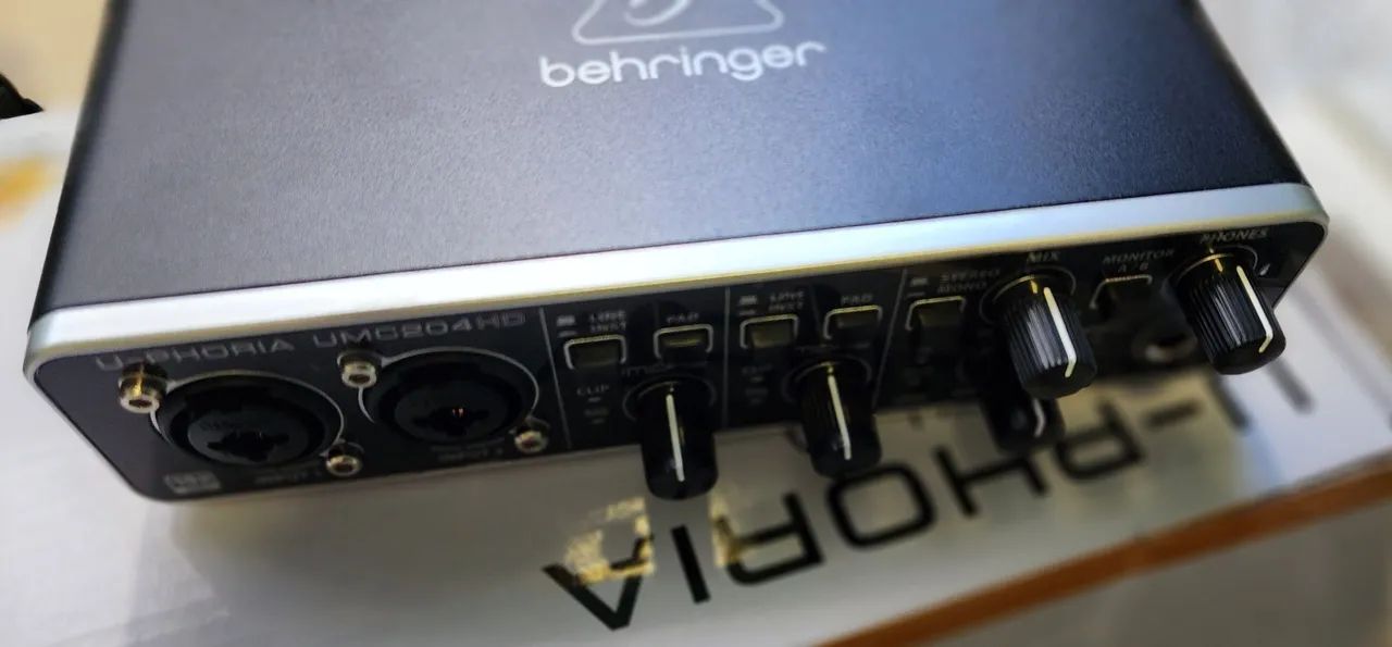 Interface Behringer UMC204HD Semi Nova - Foto 2