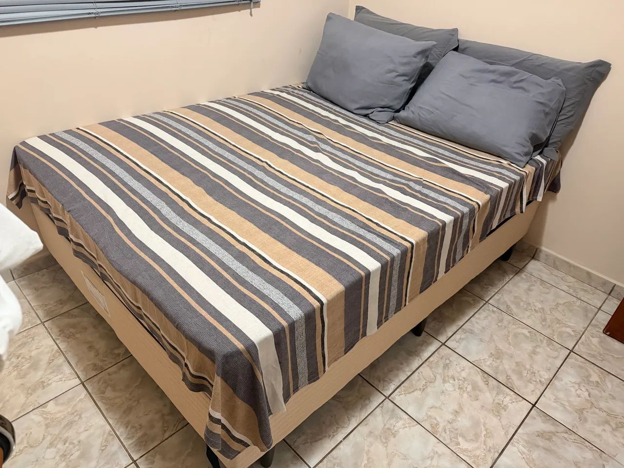 Cama Casal em excelente estado 