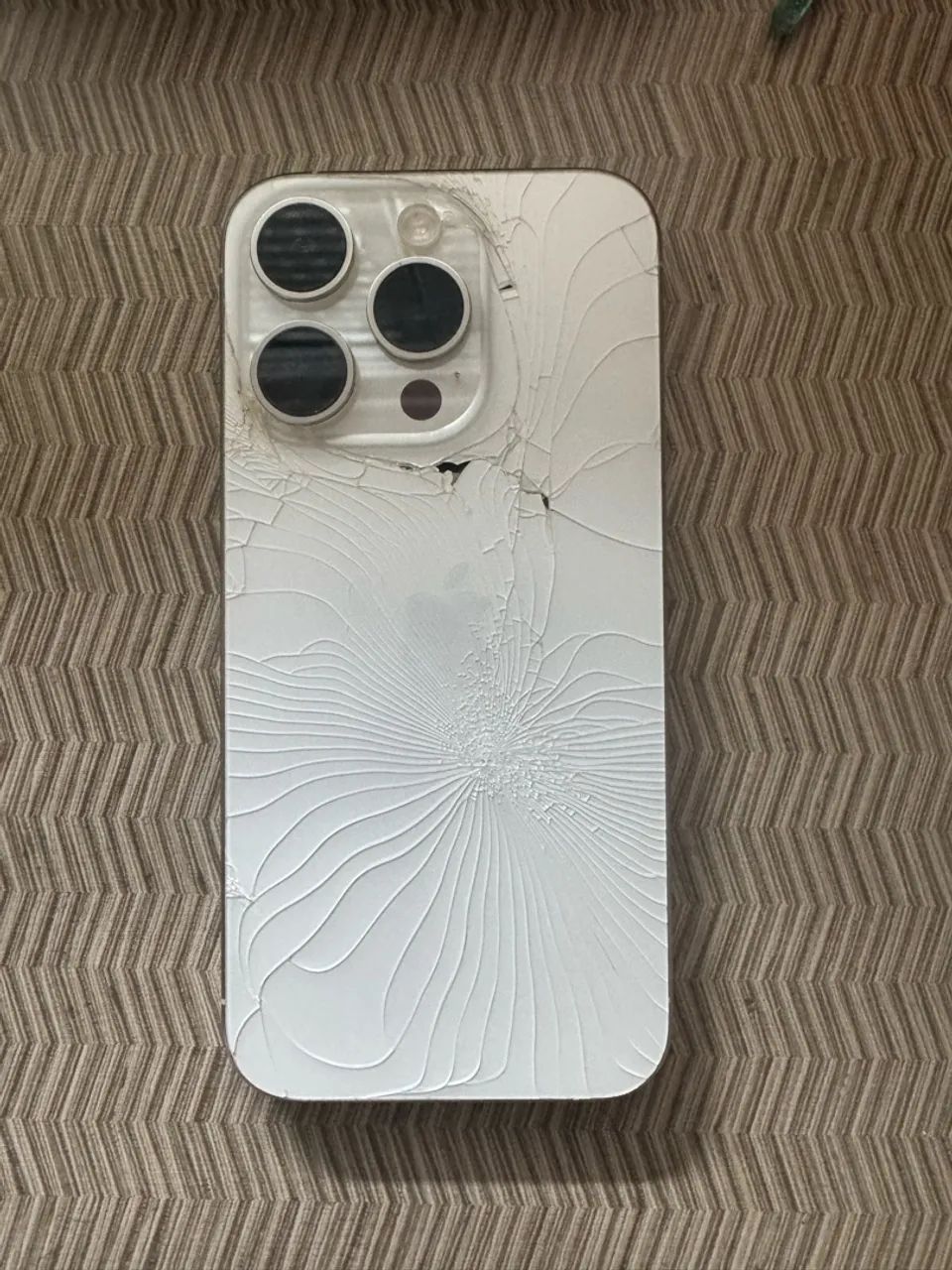 iPhone 15 pro 128gb