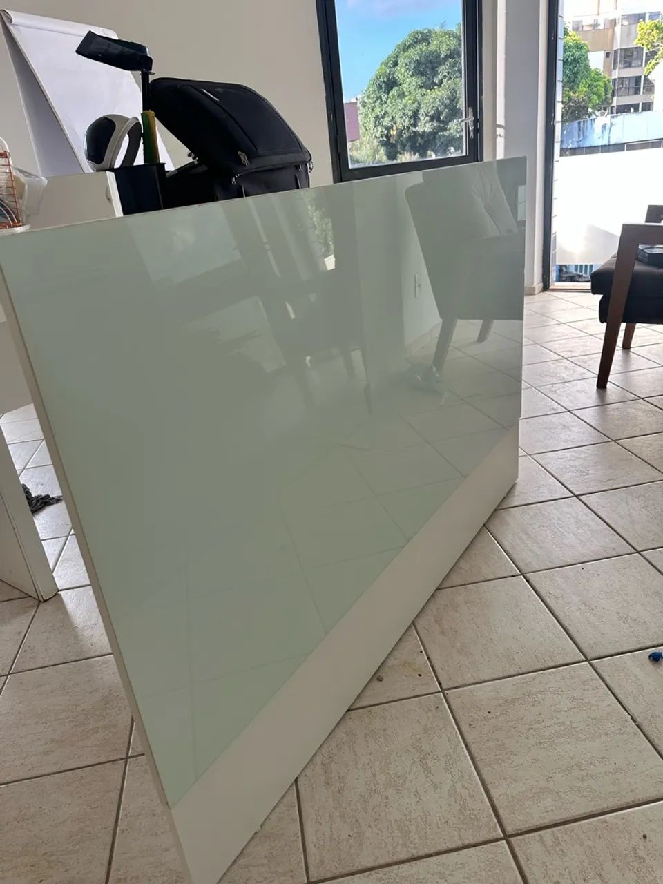 Balcão branco MDF com vidro para recepção/loja - Foto 3