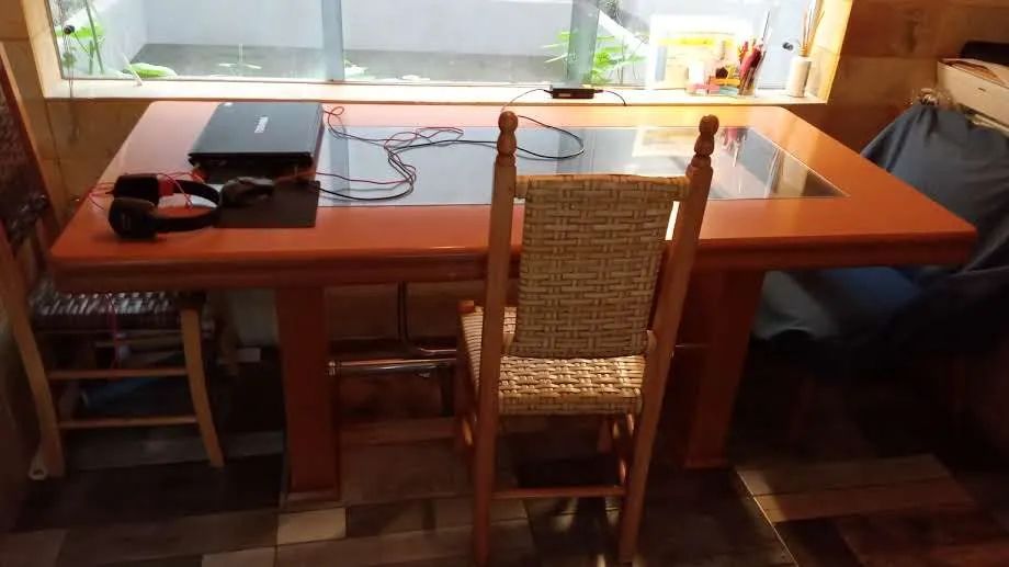 Mesa grande de 4 a 6 lugares 