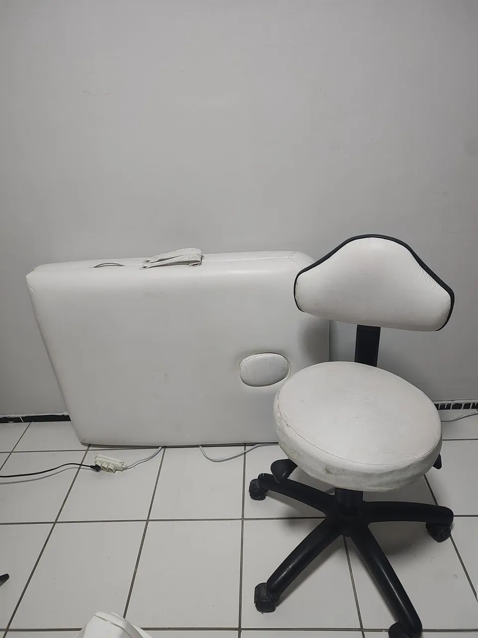 Maçã de estética + cadeira mocho 