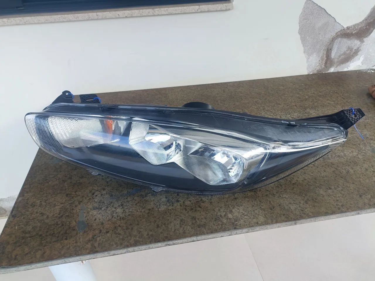 Farol dianteiro esquerdo  - Foto 2