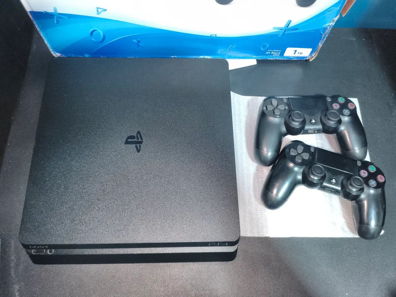 Ps4 slim 1tb com 2 Controles. Jogos - Foto 2