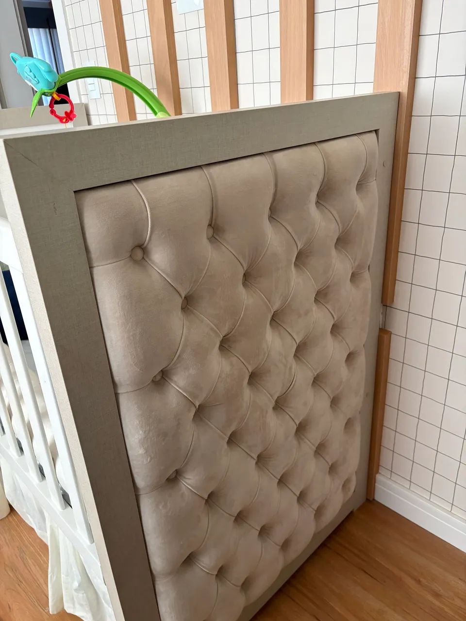 Berço 100 MDF com capitonê nas laterais  - Foto 3