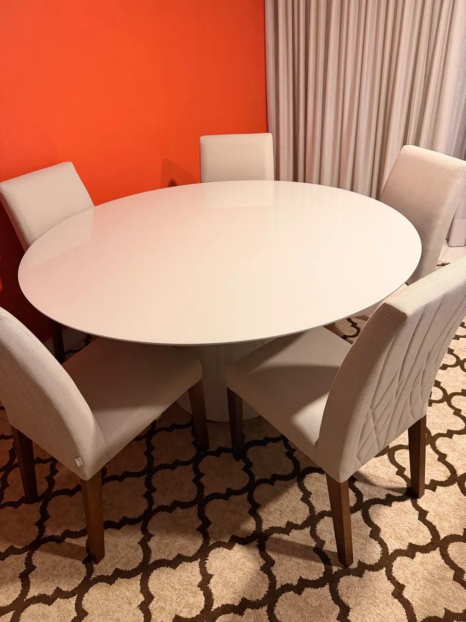 Mesa de jantar com 5 cadeiras 