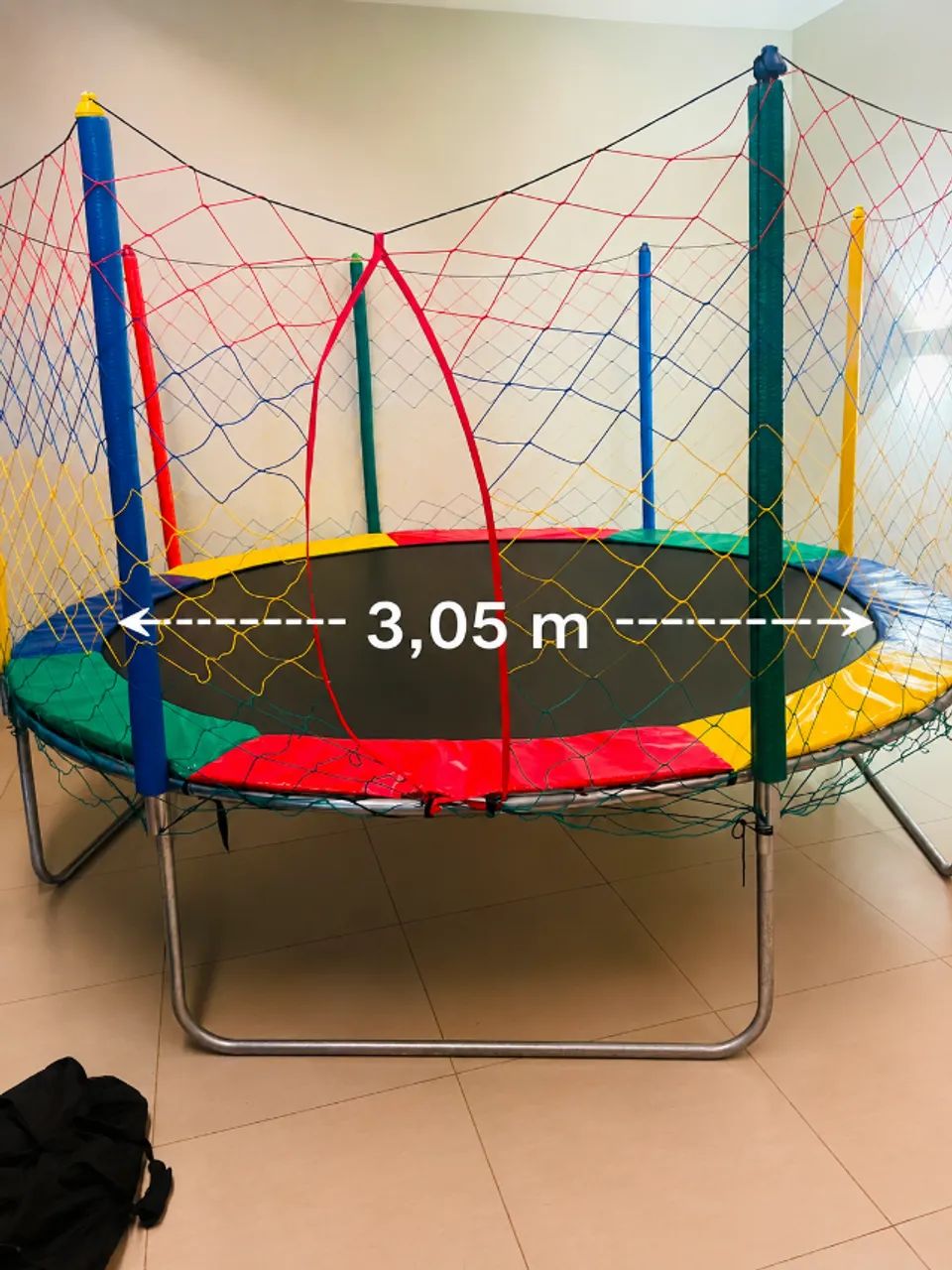 Aluguel de cama elástica e piscina de bolinhas  