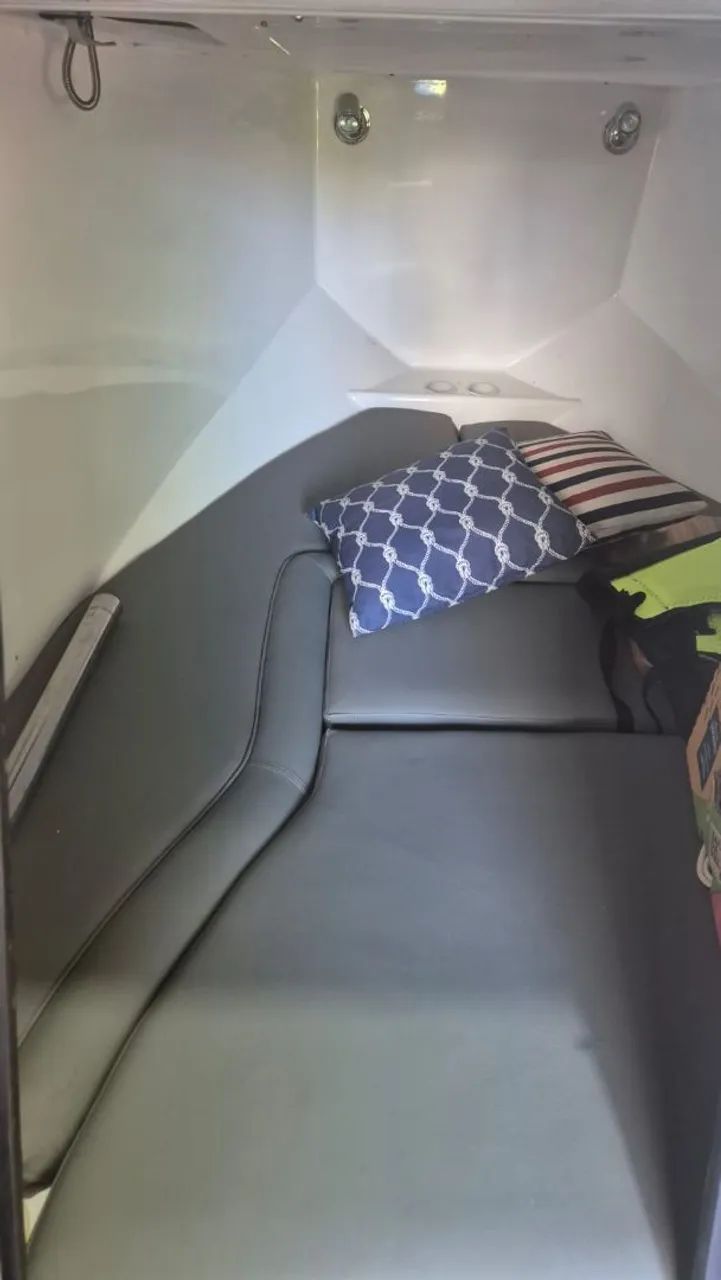 Lancha cabinada 150 HP vendo ou troco po carro  - Foto 7