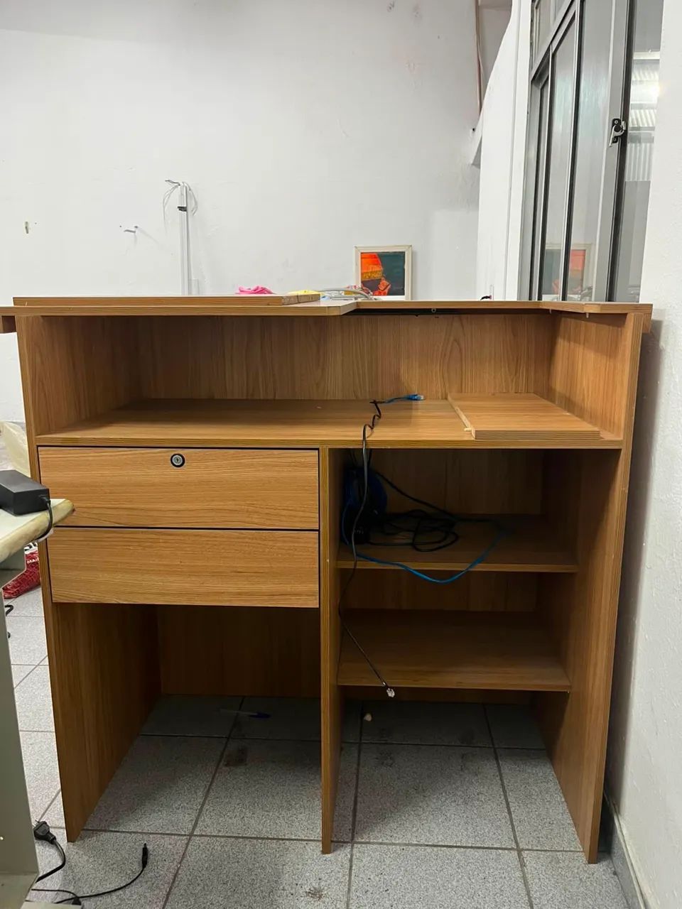 Balcao de Recepção mdf impecável vai com carrinho