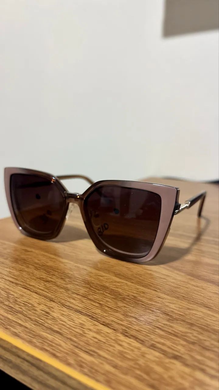 ARMAÇÃO DE GRAU CLIP-ON COM 2 LENTES - NUNCA USADA - Foto 4