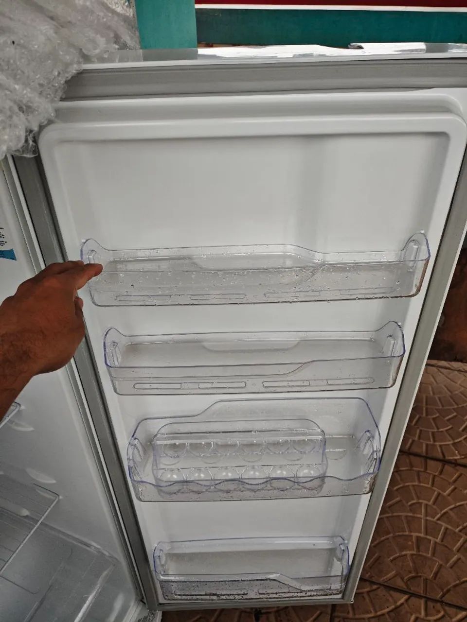 Geladeira Electrolux RE31 semi-nova  - Foto 2