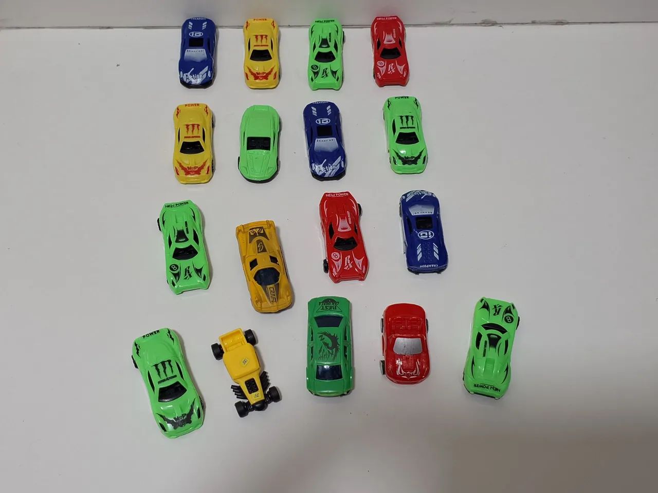 LOTE CARRINHOS DE PLÁSTICO 