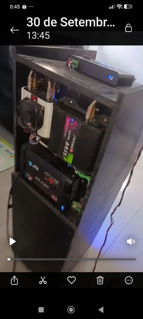 Uma caixa de som