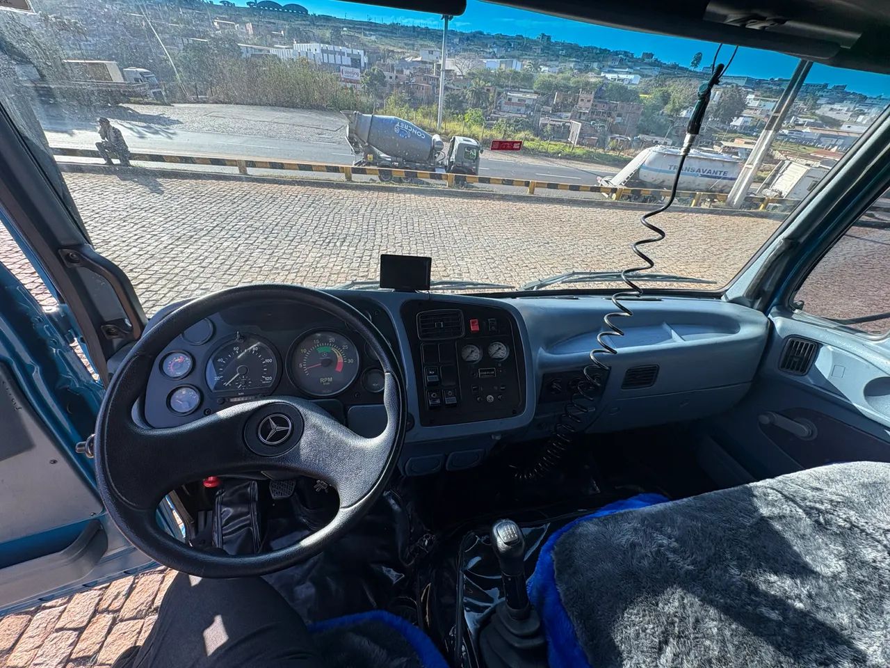 1718 com baú de 7.40 mts  - Foto 4