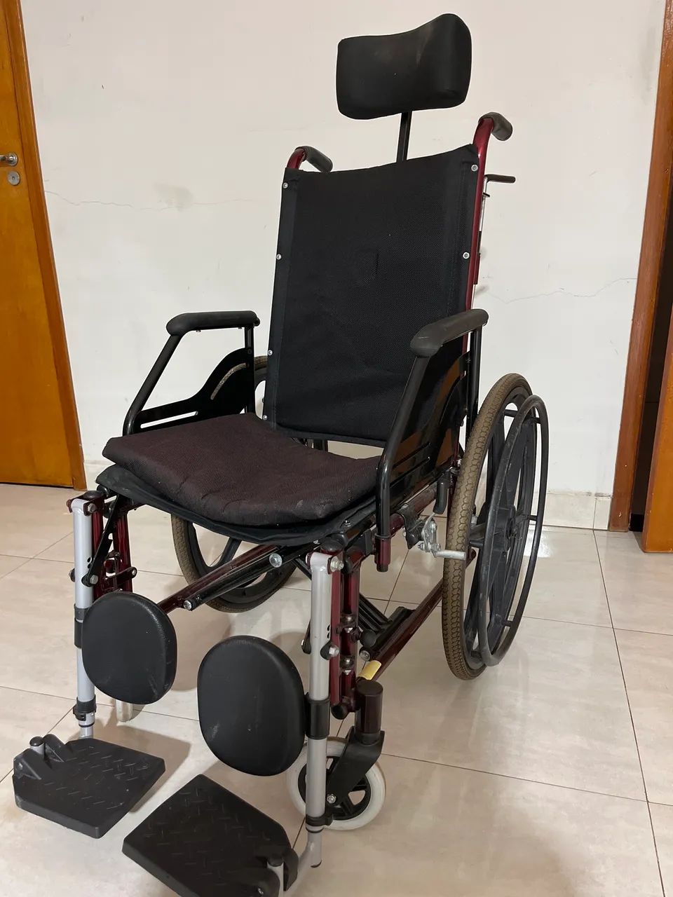 Cadeira de rodas semi nova  - Foto 2