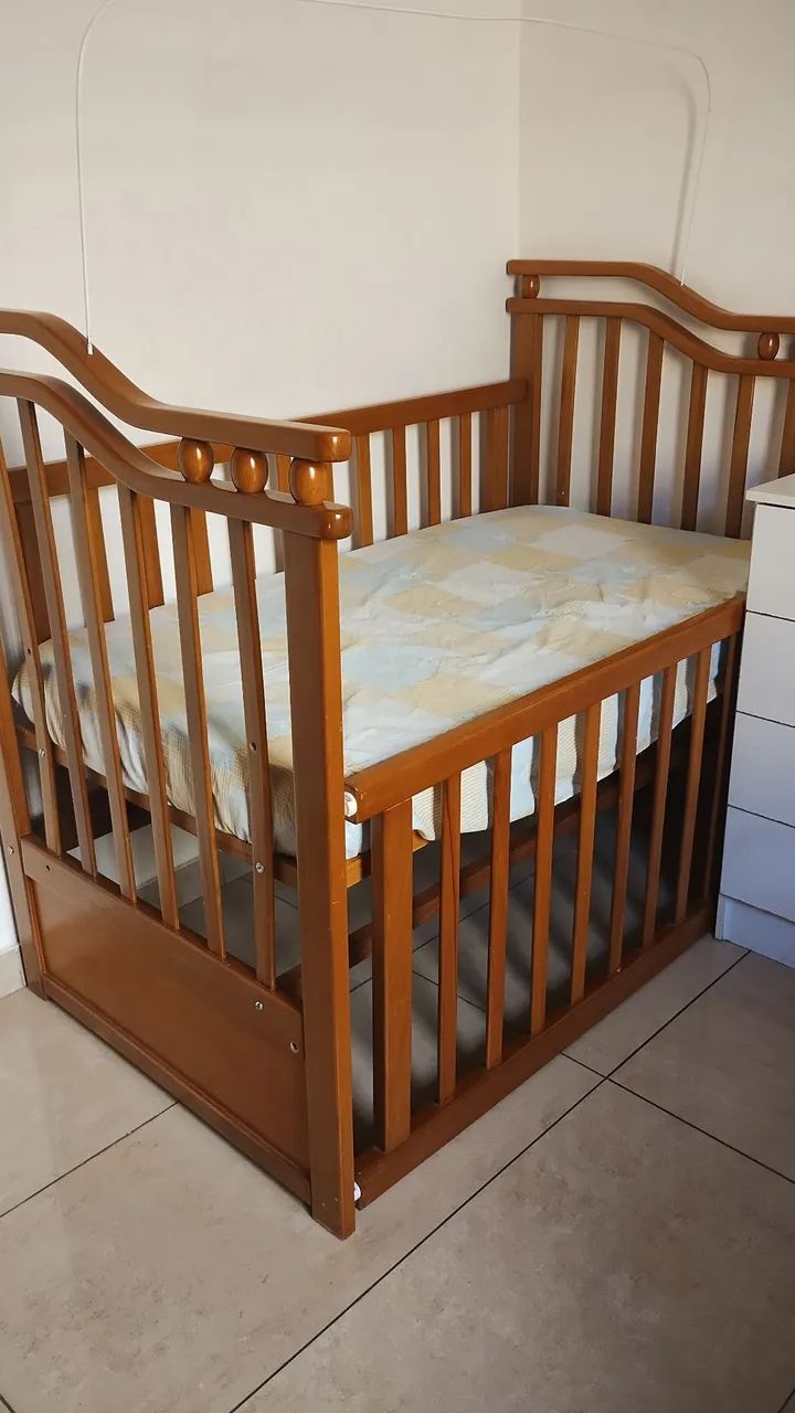 Berço de madeira maciça super conservado  - Foto 5