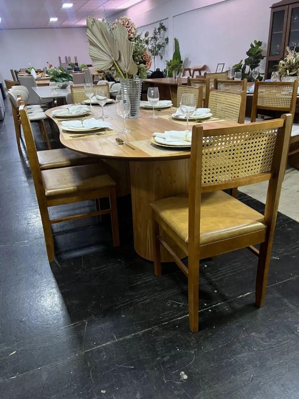 Mesa de Jantar Aura Oval com 06 cadeiras no courano  - Foto 3