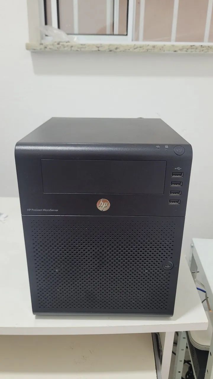 HP Proliant N40L - NAS Storage