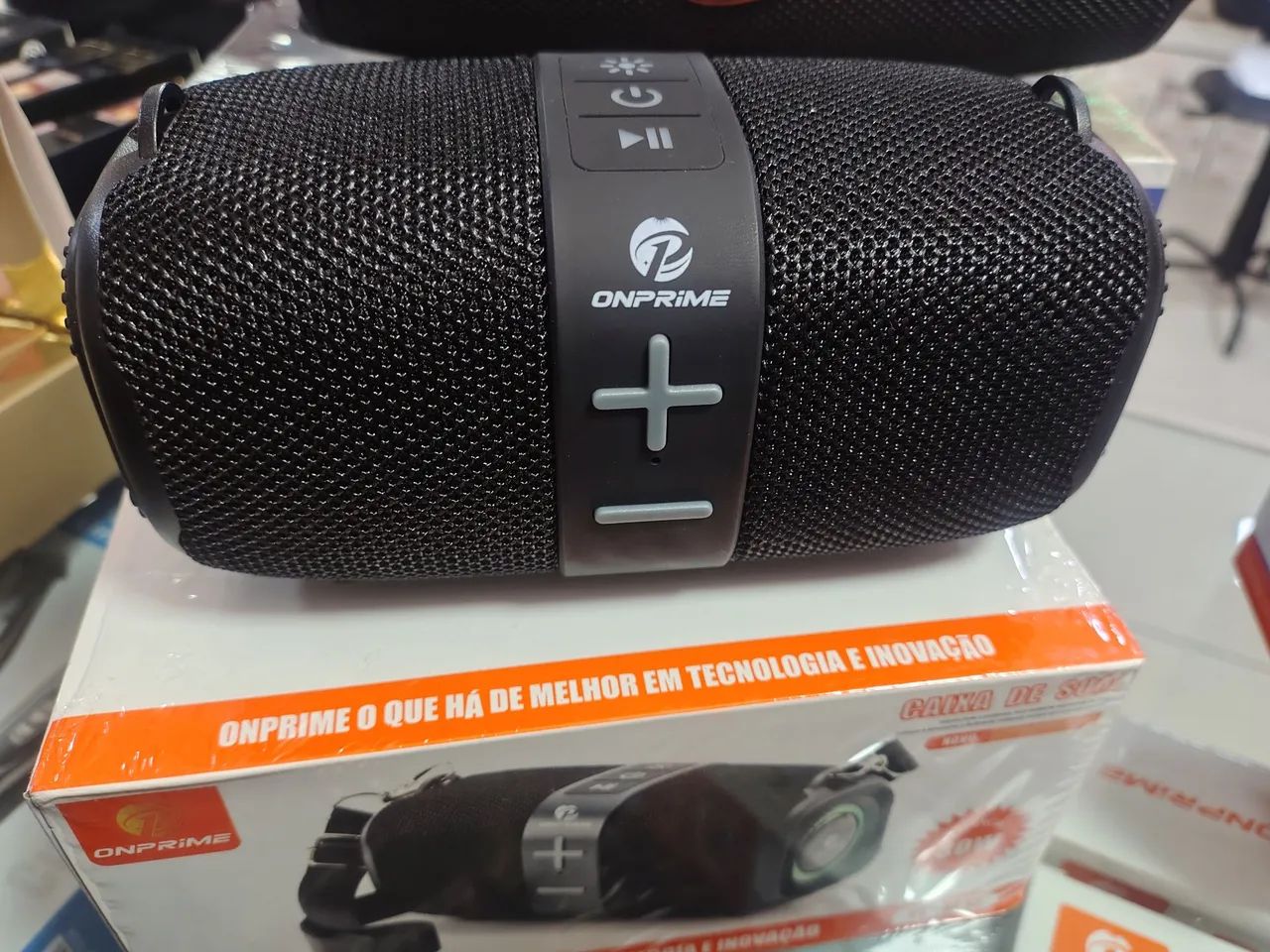Caixas de som novas na caixa 