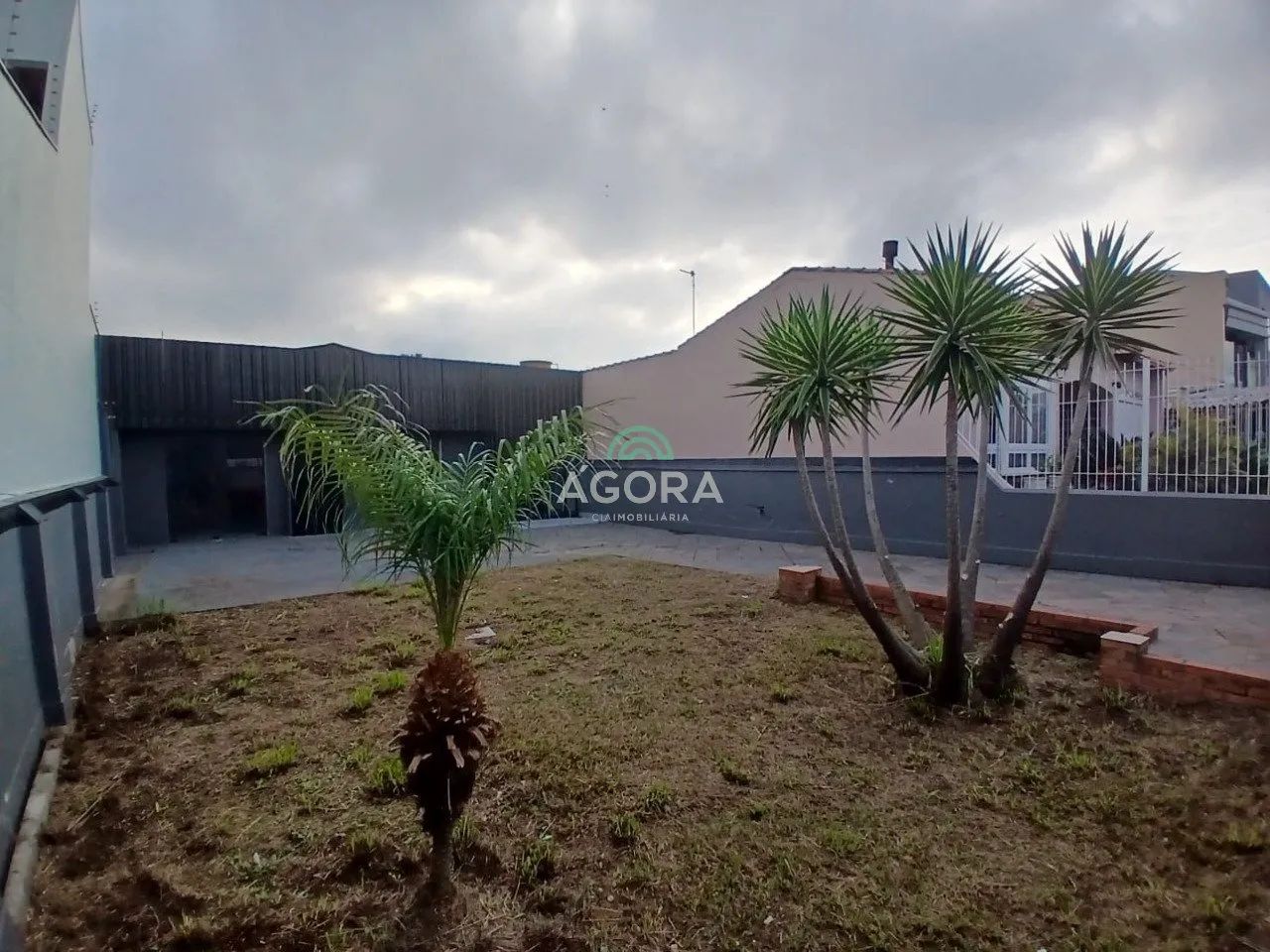 Casa Comercial com 120m² - OPORTUNIDADE - - Foto 3