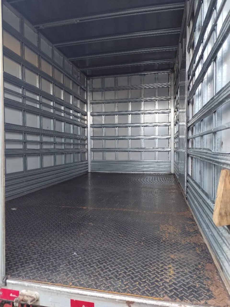 Baú Express/ Iveco Daily 4.30 x 2.45 alt - Foto 4