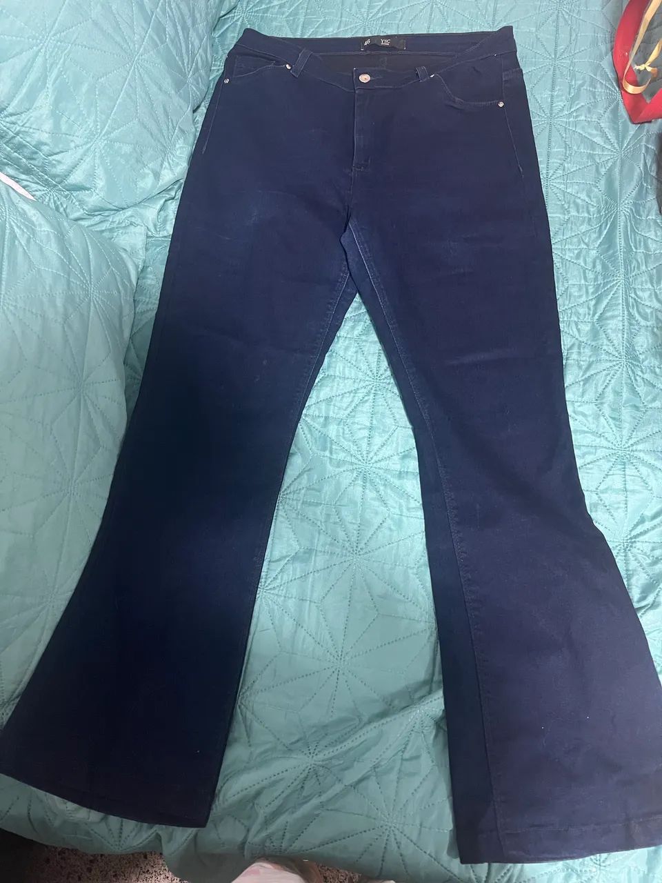 Calça boca de sino jeans tamanho 46 com elastano 