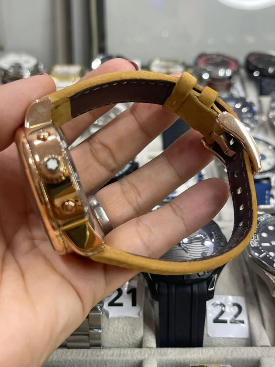 RELOGIO QUARTZO TODO FUNCIONAL COM PULSEIRA DE CAMURÇA - Foto 3