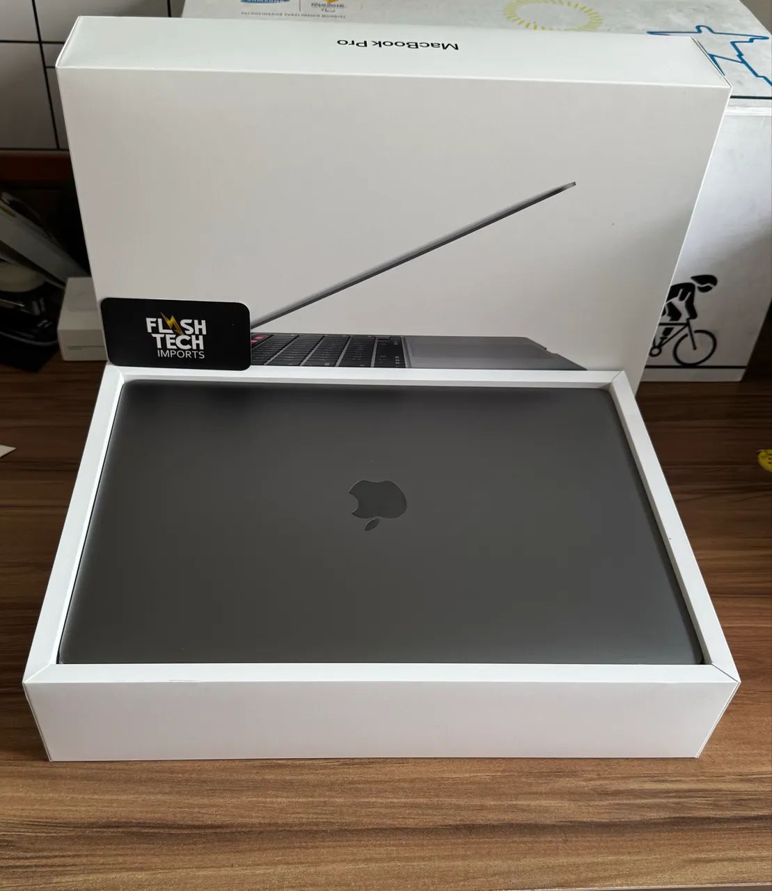 Macbook pro 2020 - intel I5 256gb 