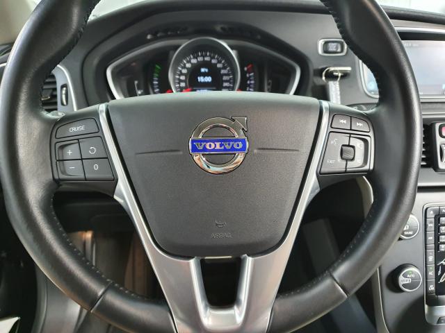 Volvo V40 T-3 KINETIC 1.5 Aut. - Preto - 2016 - Foto 8