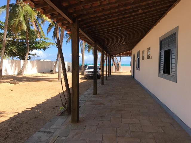 Vendo casa à beira mar (pé na areia) - Foto 3