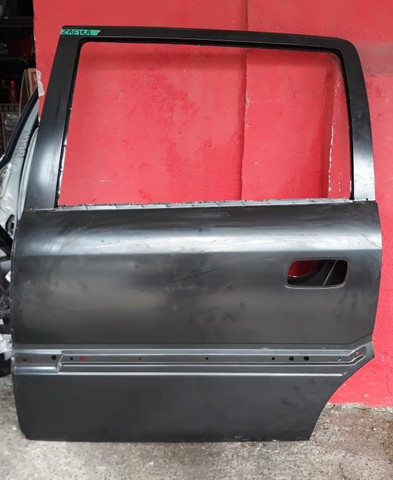 Porta traseira esquerda Zafira Nova