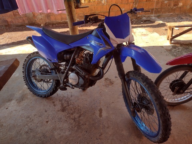 MOTO DE TRILHA